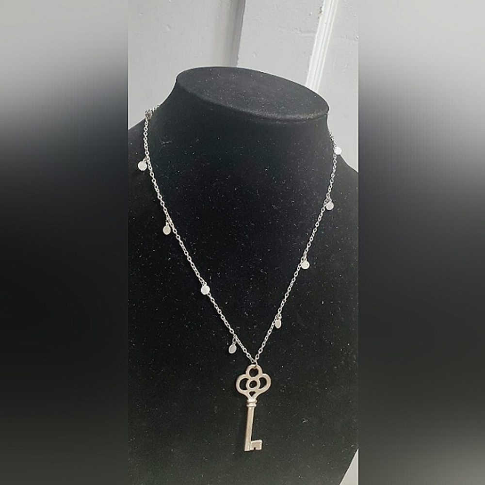 Fashion Creative Key Pendant Necklace For Women 🌴